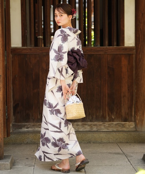 utatane(ウタタネ)の「竹かごバッグ+日本製注染生地あずま袋セット utatane 網代編み 白地に飛びまわるツバメ(かごバッグ・レディース・ホワイト・FREE)」の18枚目の写真