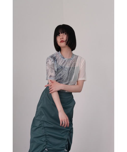 Uenui（ウニュイ）の「【ZOZO限定】マーブル シアー スウィッチング トップス バイカラー 透け感 柄 切替え（Tシャツ/カットソー・レディース・ブラック/グリーン・FREE）」の8枚目の写真