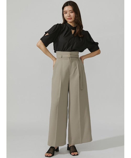 TONAL（トーナル）の「スリットネックフレアスリーブブラウス