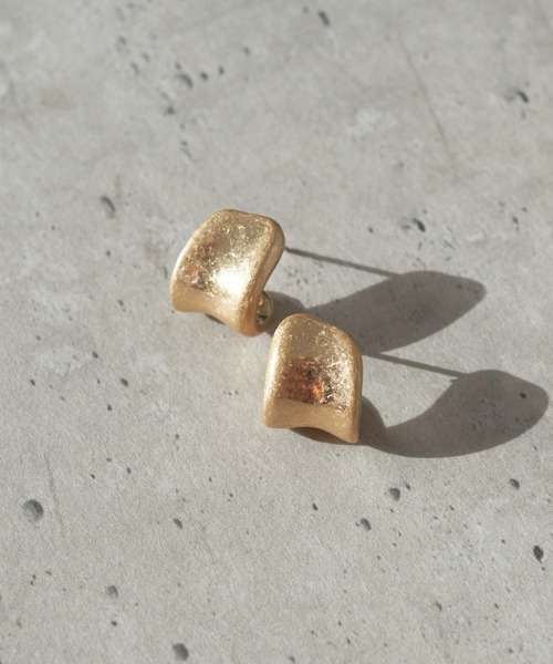 GOLDY(ゴールディ)の「ニュアンス カーヴィー プレート ピアス(ピアス(両耳用)・レディース・ゴールド/シルバー系その他/ゴールド系その他/シルバー・FREE)」の7枚目の写真