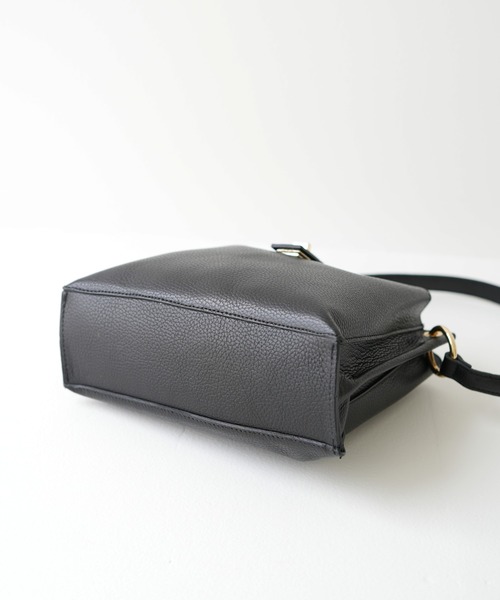 MARCO BIANCHINI(マルコビアンチーニ)の「【Marco Bianchini/マルコビアンキーニ】 2wayショルダーバッグ(ショルダーバッグ・レディース・ブラック/アイボリー/ベージュ/ダークブラウン・FREE)」の5枚目の写真