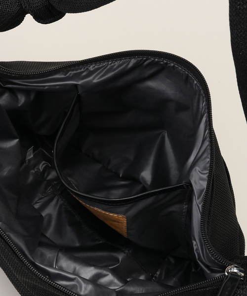 LE TALON(ルタロン)の「LE VERNIS/ル・ベルニ JIGGLY MESH BAG235‐210‐501(ショルダーバッグ・レディース・ブラック・FREE)」の15枚目の写真
