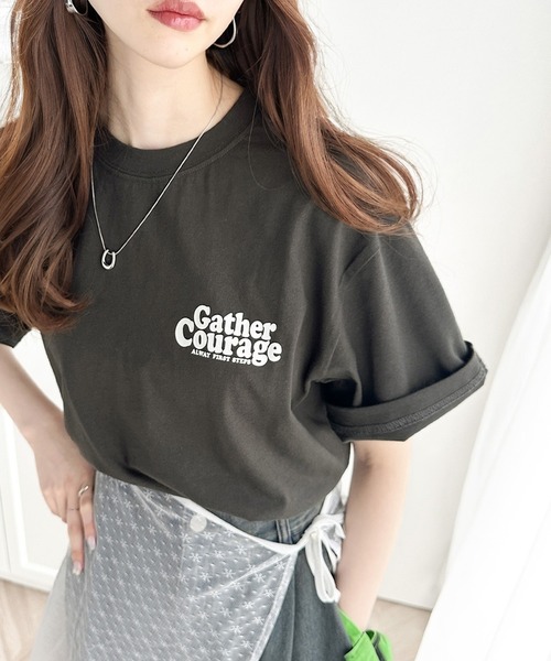 classicalelf(クラシカルエルフ)の「大人カジュアル。綿100%ワンポイントプリントロゴTシャツ(Tシャツ/カットソー・レディース・チャコール/ホワイト・SMALL/MEDIUM/LARGE/X-LARGE)」の2枚目の写真