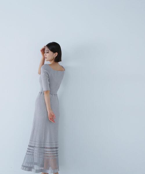 NATURAL BEAUTY BASIC(ナチュラルビューティーベーシック)の「◇ヘムラインシアーニットワンピース(ワンピース・レディース・グレー/ダークブラウン・MEDIUM)」の1枚目の写真