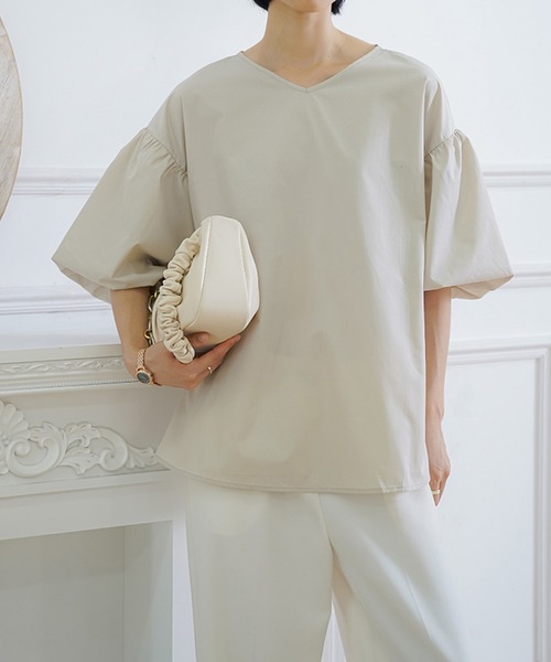 and it_（アンドイット）の「選べる2タイプ パフスリーブフレアシルエットブラウス（シャツ/ブラウス・レディース・ホワイト系2/ホワイト系1/ブラック系1/ベージュ系1/ベージュ系2/ピンク系1/ピンク系2/ブラック系2/グレー系1/グレー系2・M/L）」の8枚目の写真