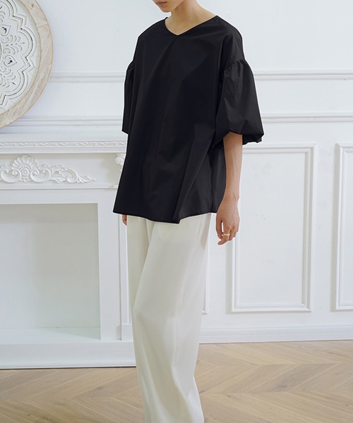 and it_（アンドイット）の「選べる2タイプ パフスリーブフレアシルエットブラウス（シャツ/ブラウス・レディース・ホワイト系2/ホワイト系1/ブラック系1/ベージュ系1/ベージュ系2/ピンク系1/ピンク系2/ブラック系2/グレー系1/グレー系2・M/L）」の15枚目の写真