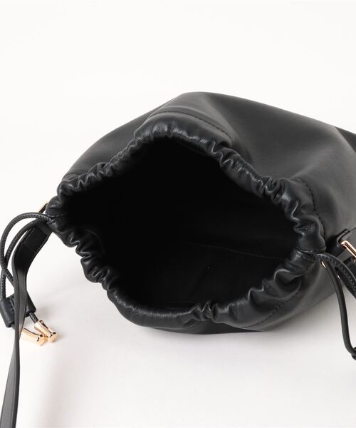 A.P.C.(アーペーセー)の「SAC NINON(ショルダーバッグ・レディース・ブラック/ライトカーキ・ONESIZE)」の5枚目の写真