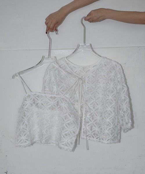 AIC.（エーアイシー）の「2WAYオーガンジーフラワーボレロ/アンサンブル可能（カーディガン/ボレロ・レディース・オフホワイト/ブラック・FREE）」の5枚目の写真