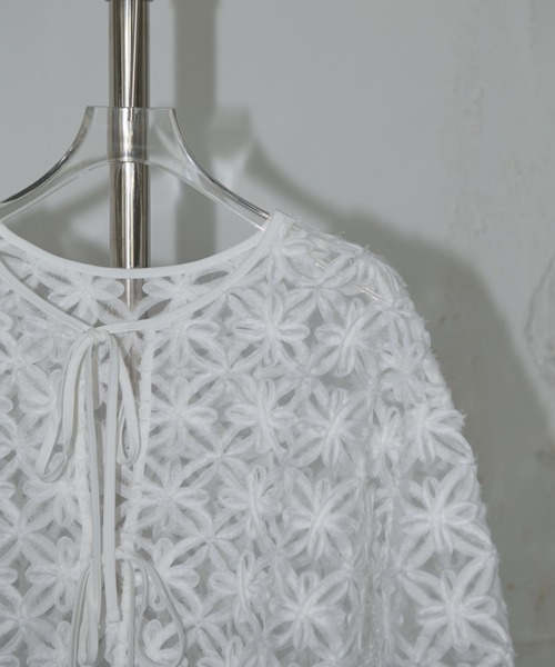 AIC.（エーアイシー）の「2WAYオーガンジーフラワーボレロ/アンサンブル可能（カーディガン/ボレロ・レディース・オフホワイト/ブラック・FREE）」の4枚目の写真