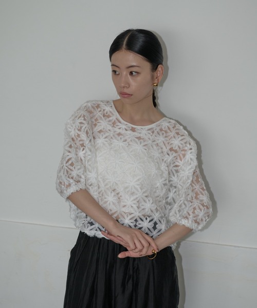 AIC.(エーアイシー)の「2WAYオーガンジーフラワーボレロ/アンサンブル可能(カーディガン/ボレロ・レディース・オフホワイト/ブラック・FREE)」の18枚目の写真
