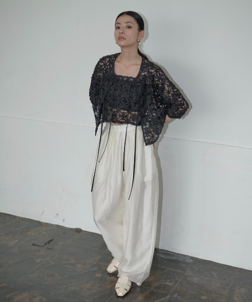 AIC.（エーアイシー）の「2WAYオーガンジーフラワーボレロ/アンサンブル可能（カーディガン/ボレロ・レディース・オフホワイト/ブラック・FREE）」の16枚目の写真