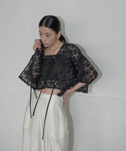 AIC.（エーアイシー）の「2WAYオーガンジーフラワーボレロ/アンサンブル可能（カーディガン/ボレロ・レディース・オフホワイト/ブラック・FREE）」の6枚目の写真