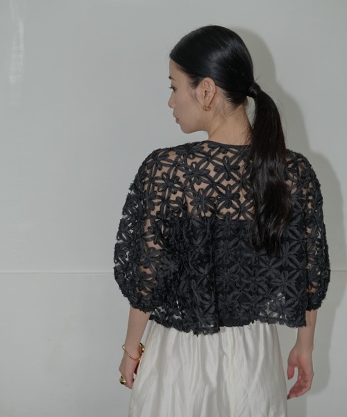 AIC.（エーアイシー）の「2WAYオーガンジーフラワーボレロ/アンサンブル可能（カーディガン/ボレロ・レディース・オフホワイト/ブラック・FREE）」の13枚目の写真