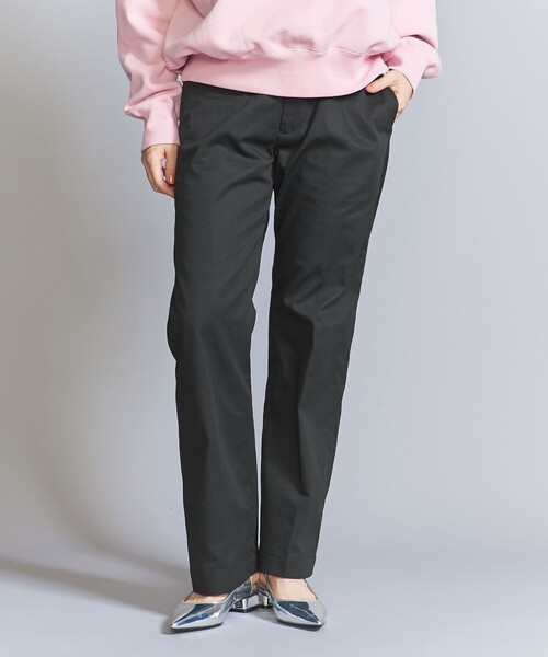 BEAUTY&YOUTH UNITED ARROWS(ビューティーアンドユースユナイテッドアローズ)の「【WEB限定】チノストレートパンツ -ウォッシャブル-(チノパンツ・レディース・ブラウン/ブラック/オリーブ/ナチュラル・M/L/S)」の2枚目の写真