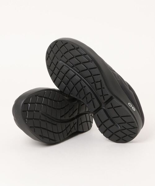 OOFOS（ウーフォス）の「OOFOS/ ウーフォス スリッポン WOMENS OOCOOZIE THERMO MULE レディーズ ウークージー サーモ ミュール リカバリー（サンダル・レディース・ブラック・23.0cm/25.0cm/24.0cm）」の3枚目の写真