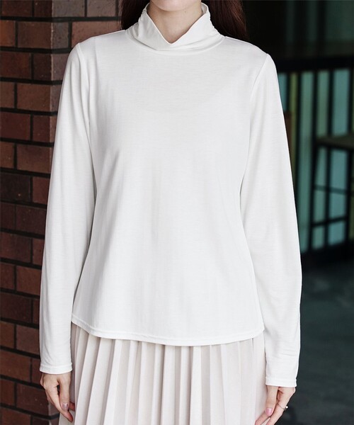 Tiaclasse(ティアクラッセ)の「【選べる4type】ハイネックカットソートップス(Tシャツ/カットソー・レディース・ベージュ/ホワイト/ブラック/オフホワイト・L/M)」の16枚目の写真