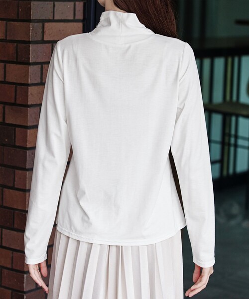 Tiaclasse(ティアクラッセ)の「【選べる4type】ハイネックカットソートップス(Tシャツ/カットソー・レディース・ベージュ/ホワイト/ブラック/オフホワイト・L/M)」の18枚目の写真