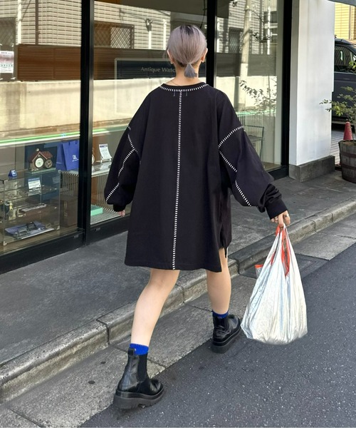 SOUNDSGOOOOD(サウンズグッド)の「【SOUNDS GOOOOD / サウンズグッド】オーバーサイズ配色ステッチサイドスリットTee(Tシャツ/カットソー・メンズ・ダークグリーン/オフホワイト/チャコールグレー/ブラック系その他2/ホワイト/ブラウン/ネイビー・ONE SIZE)」の4枚目の写真