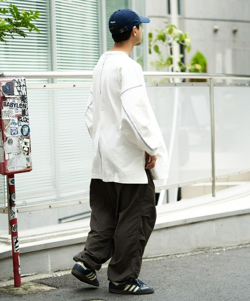 SOUNDSGOOOOD(サウンズグッド)の「【SOUNDS GOOOOD / サウンズグッド】オーバーサイズ配色ステッチサイドスリットTee(Tシャツ/カットソー・メンズ・ダークグリーン/オフホワイト/チャコールグレー/ブラック系その他2/ホワイト/ブラウン/ネイビー・ONE SIZE)」の13枚目の写真