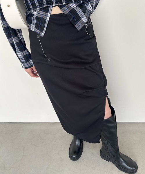 ENLIKE(エンリケ)の「サイドタックスリットロングスカート(スカート・レディース・ブラック/グレー/ベージュ・FREE)」の17枚目の写真
