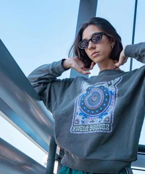 ROXY（ロキシー）の「SWELL SEEKER/ロキシーヴィンテージ風ピグメント加工フロントデザインスウェットトレーナー（スウェット・レディース・ホワイト/ブラック/ピンク・MEDIUM/LARGE/SMALL）」の12枚目の写真