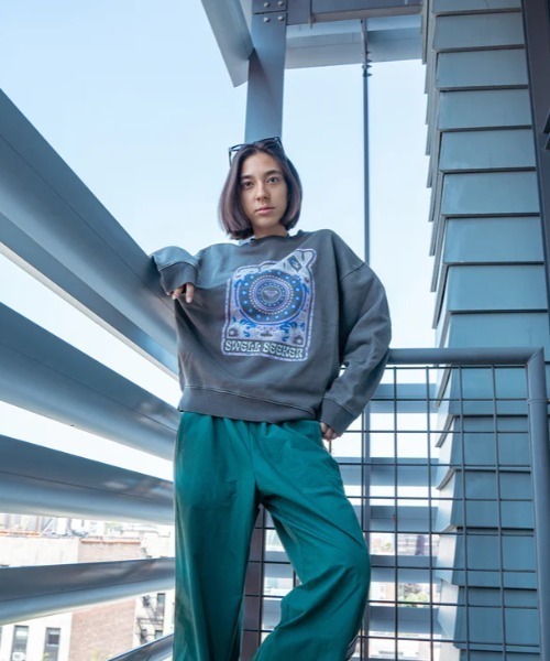 ROXY（ロキシー）の「SWELL SEEKER/ロキシーヴィンテージ風ピグメント加工フロントデザインスウェットトレーナー（スウェット・レディース・ホワイト/ブラック/ピンク・MEDIUM/LARGE/SMALL）」の13枚目の写真