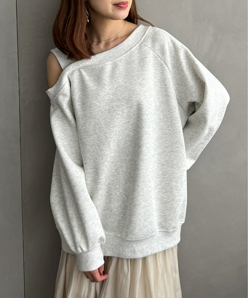 Olu.（オルドット）の「ショルダーデザインスウェット（スウェット・レディース・ライトグレー/ネイビー/ブラック/グレー・FREE）」の2枚目の写真