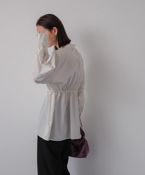 SENSE OF PLACE by URBAN RESEARCH（センスオブプレイスバイアーバンリサーチ）の「ウエストタックペプラムブラウス（シャツ/ブラウス・レディース・オフホワイト/ブルー/グレー系その他・ONE）」の6枚目の写真