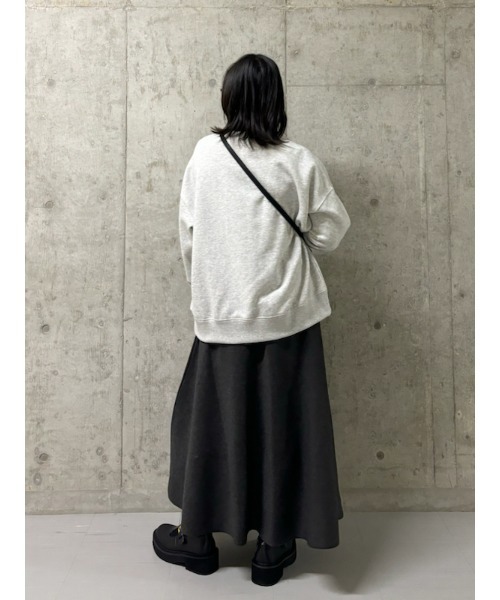 Mila Owen(ミラオーウェン)の「オーバーサイズロゴプリントトレーナー(Tシャツ/カットソー・レディース・ネイビー/ピンク/ライトグレー・FREE)」の16枚目の写真