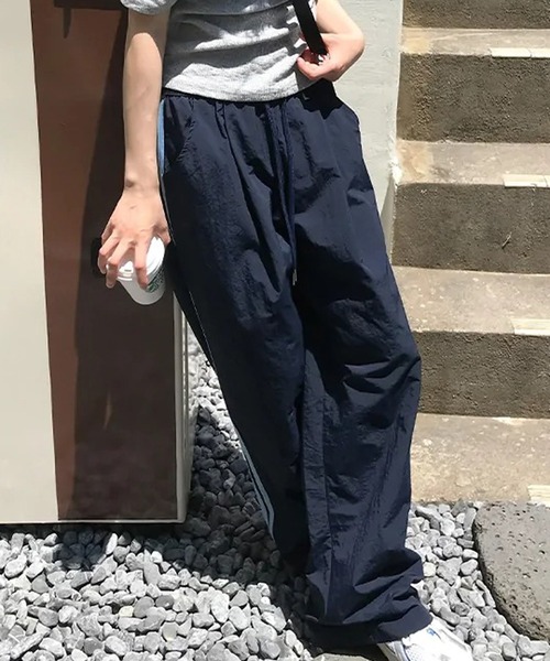 MEMECLE(メメクル)の「【 MEMECLE / メメクル 】サイドライン トラック ナイロンパンツ(その他パンツ・レディース・ネイビー/ブラウン・FREE)」の13枚目の写真