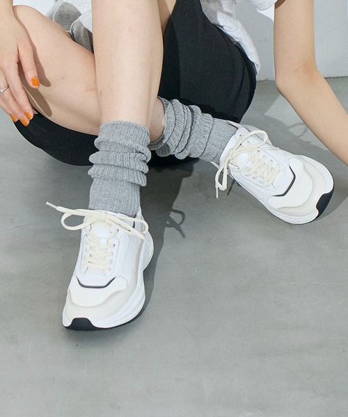 Mode et Jacomo（モードエジャコモ）の「【軽量】厚底レースアップスニーカー（スニーカー・レディース・ブラック/ベージュ/ホワイト・24.5cm/24cm/23.5cm/23cm/22.5cm）」の2枚目の写真