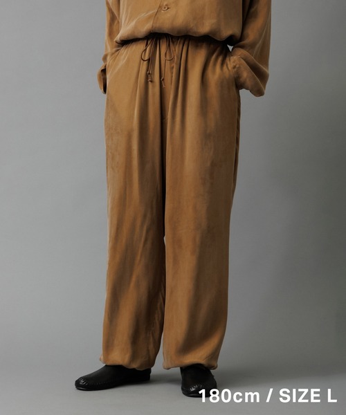 ADAM ET ROPE'（アダムエロペ）の「キュプラビスコース ワイドイージーパンツ  / セットアップ対応（その他パンツ・メンズ・イエロー系その他3/カーキ/スミクロ・M/L）」の11枚目の写真