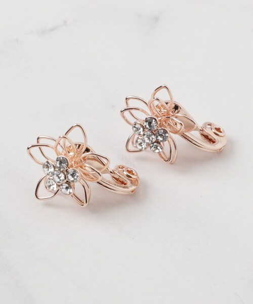 SHOO・LA・RUE(シューラルー)の「【痛くなりにくい】イヤリング フラワーモチーフ(イヤリング・レディース・ゴールド/シルバー/ピンクゴールド・00)」の3枚目の写真