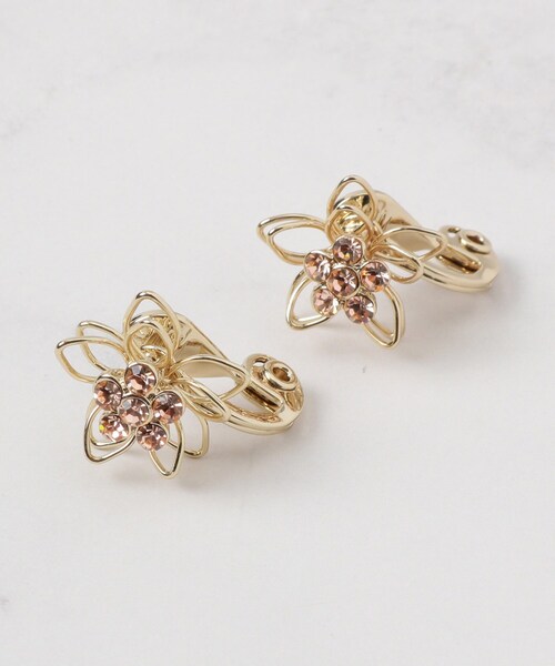 SHOO・LA・RUE(シューラルー)の「【痛くなりにくい】イヤリング フラワーモチーフ(イヤリング・レディース・ゴールド/シルバー/ピンクゴールド・00)」の2枚目の写真