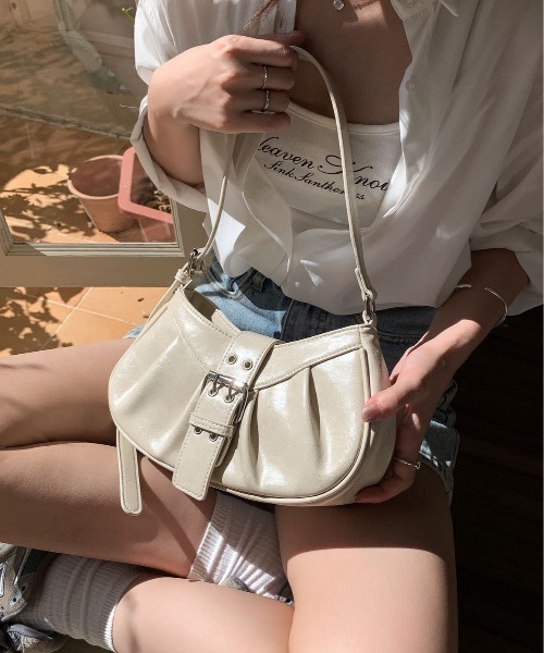 FINEnough(ファインナフ)の「2連ハトメベルトショルダーバッグ(ショルダーバッグ・レディース・ブラック/ブラウン/シルバー/アイボリー・FREE)」の9枚目の写真