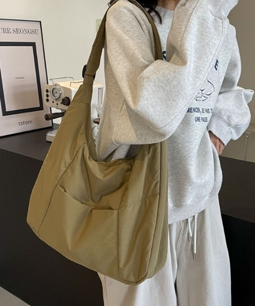 COCOMOMO（ココモモ）の「ショルダーバッグ ファスナー付き 斜め掛けバッグ（ショルダーバッグ・レディース・アイボリー/ブラック/カーキ/ブラウン・FREE）」の2枚目の写真
