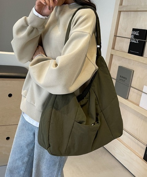 COCOMOMO（ココモモ）の「ショルダーバッグ ファスナー付き 斜め掛けバッグ（ショルダーバッグ・レディース・アイボリー/ブラック/カーキ/ブラウン・FREE）」の6枚目の写真