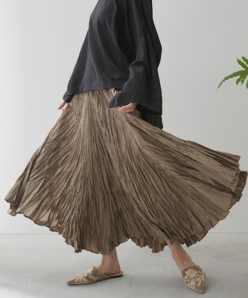 Libra Cue（リブラ キュー）の「クリンクルボリュームロングスカート（スカート・レディース・ベージュ/ブルー/グレー/ブラック/アイボリー・FREE）」の4枚目の写真