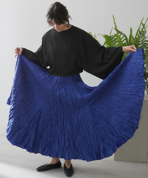 Libra Cue（リブラ キュー）の「クリンクルボリュームロングスカート（スカート・レディース・ベージュ/ブルー/グレー/ブラック/アイボリー・FREE）」の5枚目の写真