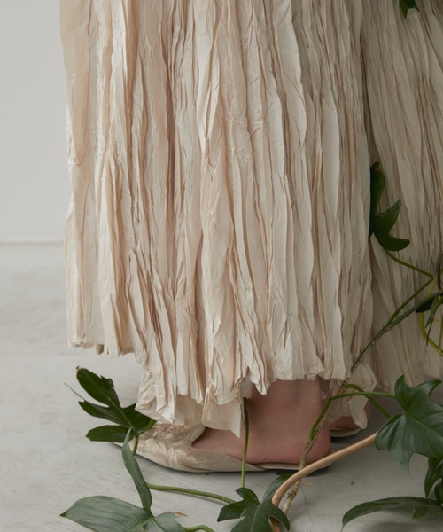 Libra Cue（リブラ キュー）の「クリンクルボリュームロングスカート（スカート・レディース・ベージュ/ブルー/グレー/ブラック/アイボリー・FREE）」の9枚目の写真