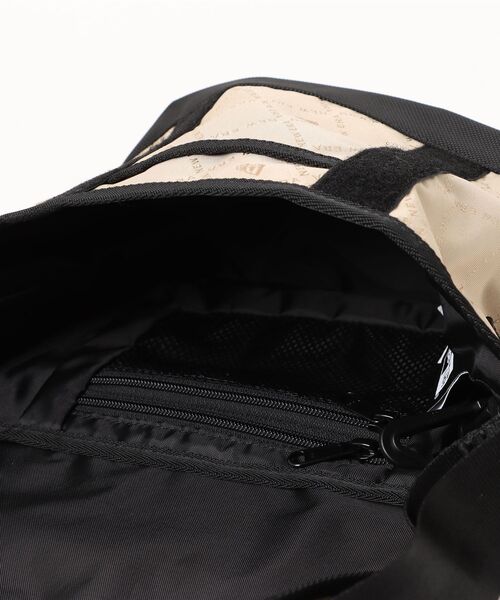 NEW ERA(ニューエラ)の「【NEW ERA/ニューエラ】SHOULDER BAG MINI(ショルダーバッグ・メンズ・ブラック/ストーン/ブラック系その他/サンドベージュ・FREE)」の8枚目の写真