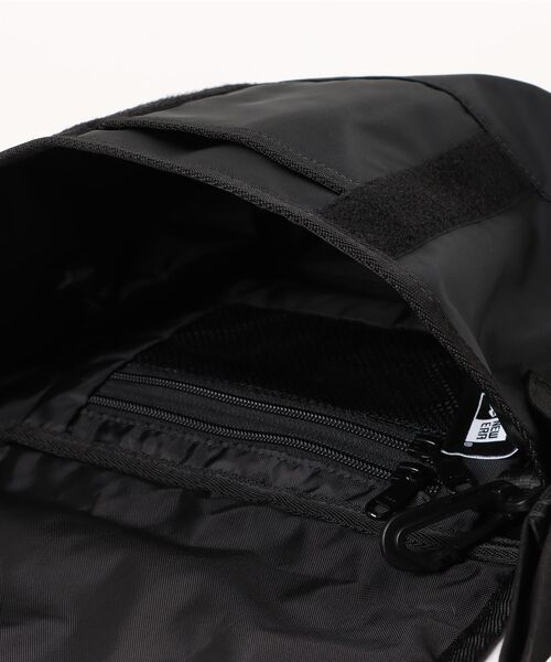 NEW ERA(ニューエラ)の「【NEW ERA/ニューエラ】SHOULDER BAG MINI(ショルダーバッグ・メンズ・ブラック/ストーン/ブラック系その他/サンドベージュ・FREE)」の9枚目の写真