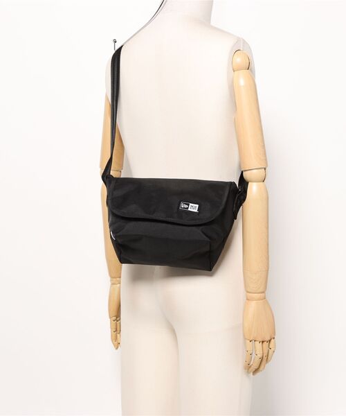 NEW ERA(ニューエラ)の「【NEW ERA/ニューエラ】SHOULDER BAG MINI(ショルダーバッグ・メンズ・ブラック/ストーン/ブラック系その他/サンドベージュ・FREE)」の11枚目の写真