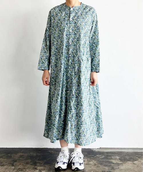 HARVESTY（ハーベスティ）の「HARVESTY / ハーベスティー FLORAL PRINTED LAWN ATELIER ROBE (A42502) 花柄ローン アトリエローブ シャツワンピース（ワンピース・レディース・ブルー/レッド・1/2）」の2枚目の写真