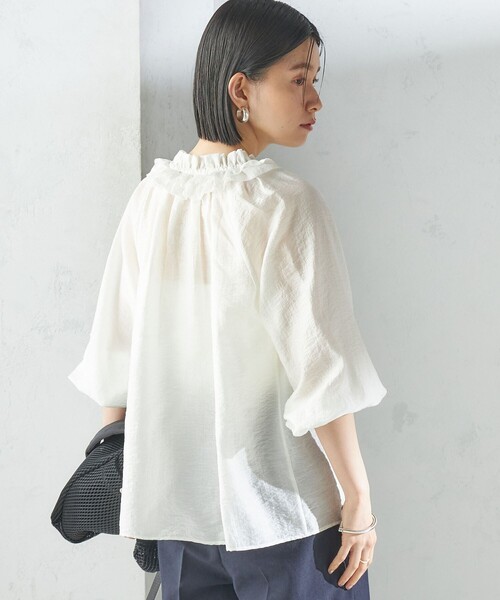 INED／定価3万円／シルク混ネックギャザーゆったりブラウス アイボリーホワイト 手洗い可能〉割繊 クルーネック ギャザー ブラウス｜ SHIPS 公式サイト