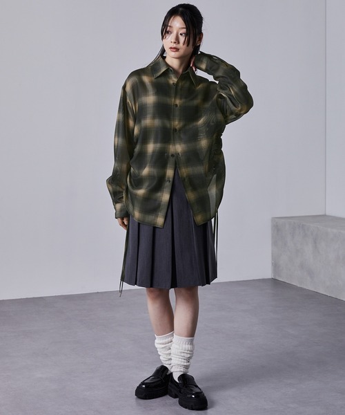 nui nullu(ヌイヌル)の「【nui nullu】サイドシャーリングオーバーサイズシアーチェックシャツ(シャツ/ブラウス・レディース・イエロー/レッド/ブラック・FREE)」の15枚目の写真