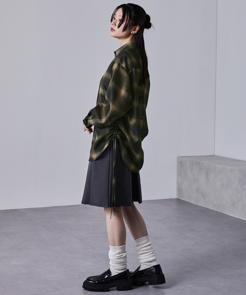 nui nullu(ヌイヌル)の「【nui nullu】サイドシャーリングオーバーサイズシアーチェックシャツ(シャツ/ブラウス・レディース・イエロー/レッド/ブラック・FREE)」の20枚目の写真