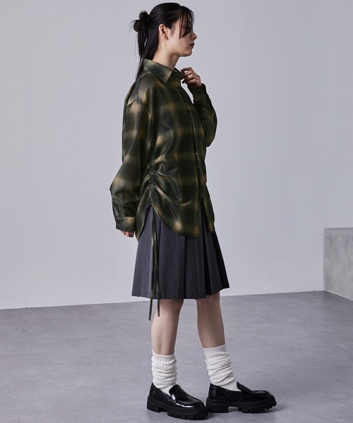 nui nullu(ヌイヌル)の「【nui nullu】サイドシャーリングオーバーサイズシアーチェックシャツ(シャツ/ブラウス・レディース・イエロー/レッド/ブラック・FREE)」の21枚目の写真