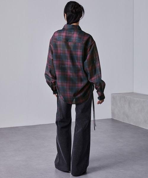 nui nullu(ヌイヌル)の「【nui nullu】サイドシャーリングオーバーサイズシアーチェックシャツ(シャツ/ブラウス・レディース・イエロー/レッド/ブラック・FREE)」の11枚目の写真