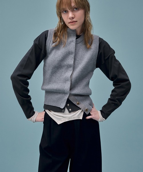 AKTE(アクテ)の「ボタンフライニットベスト(ベスト・レディース・グレー/ピンク・FREE)」の21枚目の写真